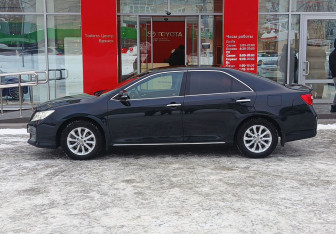 Подержанный автомобиль Toyota Camry Sedan 2012 года (8 фото)