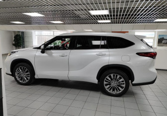 Новый Toyota Highlander 2025 (2 фото)