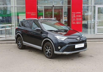 Подержанный автомобиль Toyota RAV4 2016 года (3 фото)