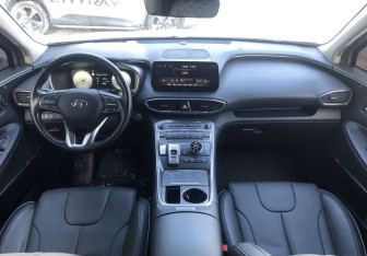 Подержанный автомобиль Hyundai Santa Fe 2022 года (10 фото)