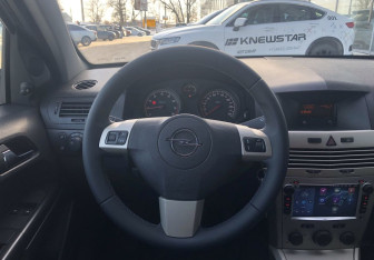 Подержанный автомобиль Opel Astra Hatchback 2008 года (12 фото)