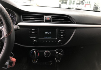 Подержанный автомобиль Kia Rio Hatchback 2018 года (14 фото)