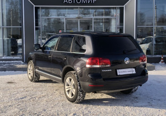Подержанный автомобиль Volkswagen Touareg 2005 года (7 фото)