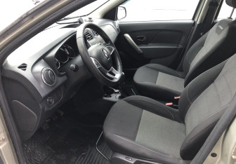 Подержанный автомобиль Renault Sandero 2019 года (10 фото)