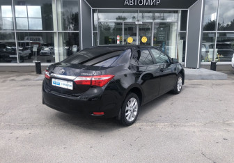 Подержанный автомобиль Toyota Corolla Sedan 2013 года (5 фото)