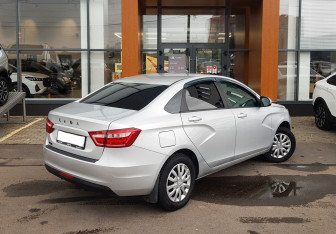 Подержанный автомобиль LADA (ВАЗ) Vesta Sedan 2018 года (5 фото)