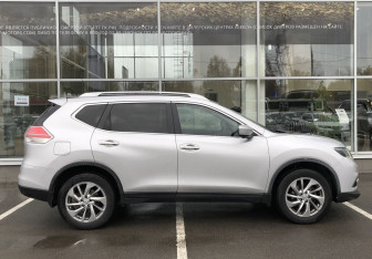 Подержанный автомобиль Nissan X-Trail 2016 года (4 фото)