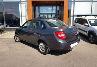 Подержанный автомобиль LADA (ВАЗ) Granta Sedan 2015 года (7 фото)