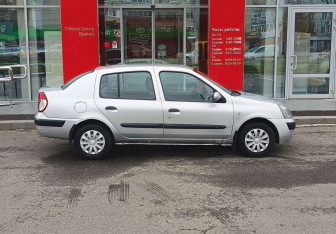 Подержанный автомобиль Renault Symbol 2005 года (4 фото)