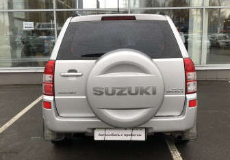 Подержанный автомобиль Suzuki Grand Vitara 2008 года (6 фото)