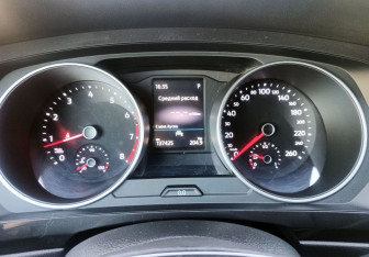 Подержанный автомобиль Volkswagen Tiguan 2019 года (13 фото)