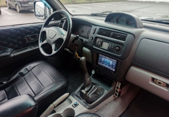 Подержанный автомобиль Mitsubishi Pajero Sport 2002 года (13 фото)