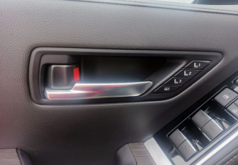 Подержанный автомобиль Toyota Land Cruiser Suv 2022 года (18 фото)