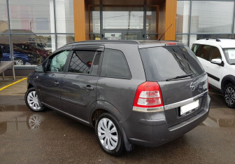 Подержанный автомобиль Opel Zafira Compactvan 2012 года (7 фото)