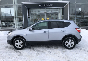 Подержанный автомобиль Nissan Qashqai 2013 года (8 фото)