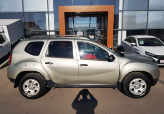 Подержанный автомобиль Renault Duster 2013 года (4 фото)