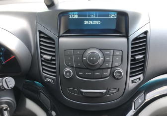 Подержанный автомобиль Chevrolet Orlando 2013 года (14 фото)