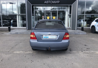Подержанный автомобиль Toyota Corolla Sedan 2003 года (6 фото)