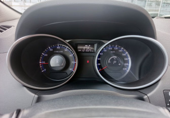 Подержанный автомобиль Hyundai ix35 2014 года (13 фото)