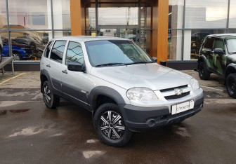 Подержанный автомобиль Chevrolet Niva 2017 года (3 фото)