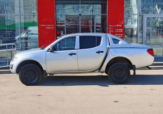 Подержанный автомобиль Mitsubishi L200 2011 года (8 фото)