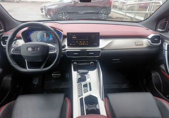 Подержанный автомобиль Geely Coolray 2022 года (15 фото)