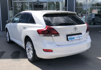 Подержанный автомобиль Toyota Venza 2013 года (7 фото)