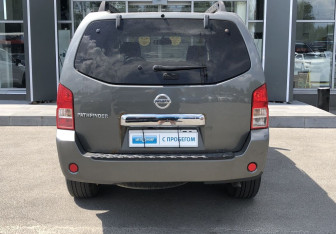 Подержанный автомобиль Nissan Pathfinder 2007 года (6 фото)