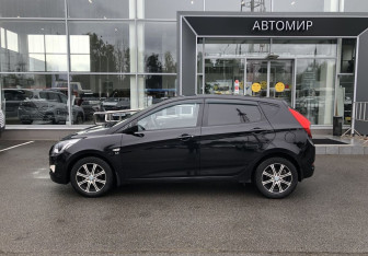 Подержанный автомобиль Hyundai Solaris Hatchback 2015 года (4 фото)