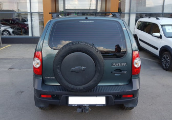 Подержанный автомобиль Chevrolet Niva 2015 года (6 фото)