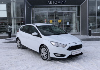 Подержанный автомобиль Ford Focus Hatchback 2017 года (3 фото)