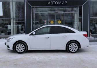 Подержанный автомобиль Chevrolet Cruze Sedan 2011 года (8 фото)