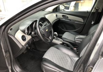 Подержанный автомобиль Chevrolet Cruze Sedan 2011 года (9 фото)