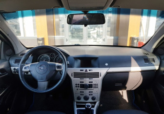 Подержанный автомобиль Opel Astra Hatchback 2007 года (11 фото)