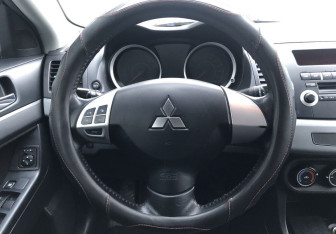 Подержанный автомобиль Mitsubishi Lancer Sedan 2011 года (12 фото)