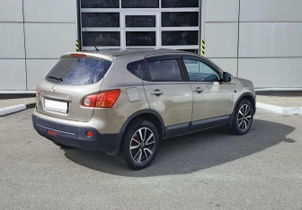 Подержанный автомобиль Nissan Qashqai 2007 года (5 фото)