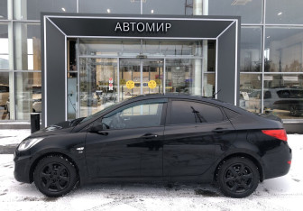 Подержанный автомобиль Hyundai Solaris Sedan 2011 года (8 фото)