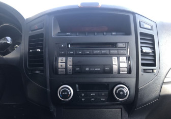 Подержанный автомобиль Mitsubishi Pajero 2008 года (14 фото)
