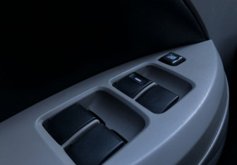 Подержанный автомобиль Mitsubishi Grandis 2006 года (13 фото)