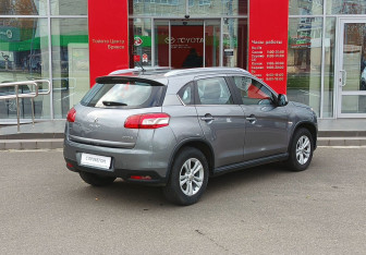 Подержанный автомобиль Peugeot 4008 2012 года (5 фото)