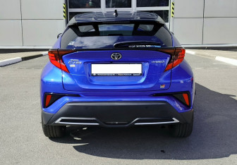 Подержанный автомобиль Toyota C-HR 2021 года (6 фото)