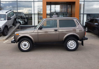 Подержанный автомобиль LADA (ВАЗ) 2121 (4x4) 2018 года (8 фото)