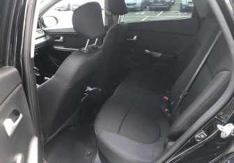 Подержанный автомобиль Kia Rio Sedan 2017 года (11 фото)