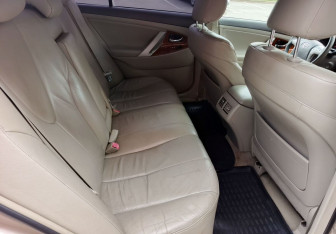 Подержанный автомобиль Toyota Camry Sedan 2007 года (15 фото)