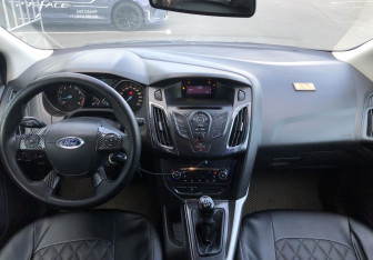 Подержанный автомобиль Ford Focus Hatchback 2012 года (11 фото)