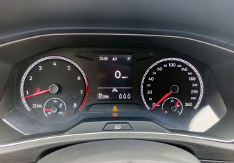 Подержанный автомобиль Volkswagen T-Roc 2020 года (13 фото)