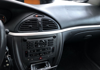 Подержанный автомобиль Citroen C5 Liftback 2006 года (14 фото)