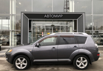 Подержанный автомобиль Mitsubishi Outlander 2008 года (8 фото)