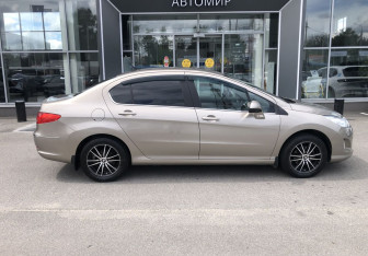 Подержанный автомобиль Peugeot 408 2013 года (4 фото)