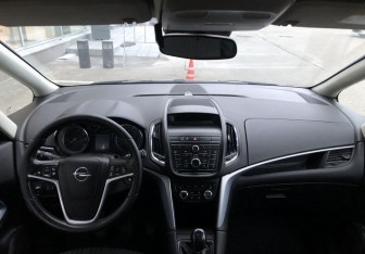 Подержанный автомобиль Opel Zafira Compactvan 2015 года (11 фото)